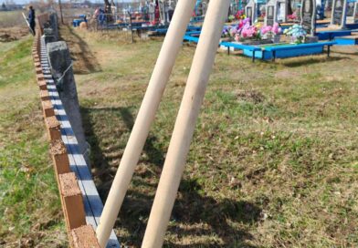 Наведен порядок на кладбище в деревне Виноград